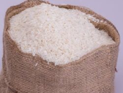 Pedagang Mengeluh Banyak Emak-emak “Menyemprot” Harga Beras Naik