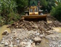 Bupati Perintahkan PUTR Dairi Gerak Cepat Atasi Longsor dan Banjir