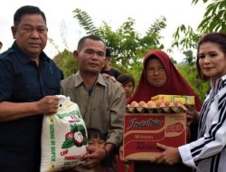 Korban Angin Puting Beliung di Dairi Dapat Bantuan Bupati