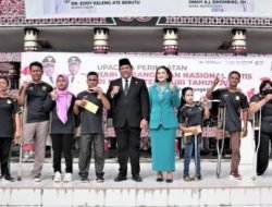 Bupati Eddy Berutu Beri Uang Pembinaan kepada 16 Atlet Peraih Medali di NPCI Dairi