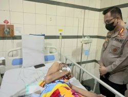 Kapolresta Deli Serdang Jenguk dan Beri Semangat Personil yang Sakit Menahun