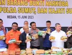 Kapoldasu – Komisi III DPR-RI Musnahkan Narkoba dan Mesin Judi di Halaman Tribrata