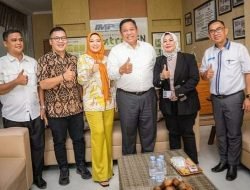 Bupati Dairi dan Kadis Berkunjung ke Pabrik Pupuk Cair Sleman