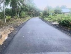 PTPN IV Regional 2 Aspal Jalan Utama Warga Desa di Mandailing Natal