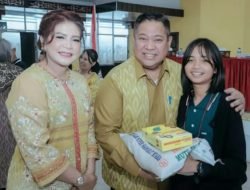 Kebersamaan Bupati Eddy Berutu dan 210 PMKS di Momen Tahun Baru