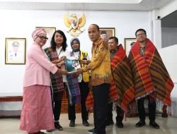 Wakil Bupati Samosir, Sampaikan Proposal Pembangunan SMP N.2 Harian Kepada Dirjen Cipta Karya
