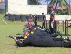 Asah Kemampuan Dan Keterampilan Penggunaan Senjata, Kalapas Binjai Theo Adrianus Pimpin Petugas Latihan Menembak