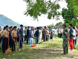 Pemkab Samosir Bersama Stakeholder Kompak Bersihkan Eceng Gondok di Danau Toba