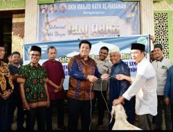 Jelang Hari Raya Idul Adha 1445 H, Bupati Samosir Serahkan Bantuan Hewan Qurban