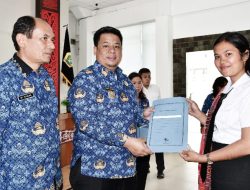 Bupati Samosir Serahkan SK Pengangkatan 54 PPPK Guru Formasi TA 2023