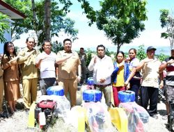 Tingkatkan Produktivitas Pertanian, Bupati Samosir Salurkan Bantuan Kepada Petani