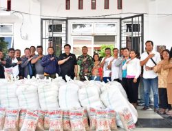 Bupati Samosir Bagi 6 Ton Bibit Padi kepada 33 Kelompok Tani untuk Luas Lahan 140 Ha