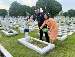 Kepala Lapas Binjai dan Ketua DWP Ny Ulan Theo, Tabur Bunga Hari Pengayoman ke 79 di Taman Makam Pahlawan