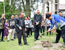 Vandiko Tanam Pohon Pada Minggu Ekologi HKBP Tahun 2024