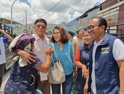 Menyapa Ariston Tua Sidauruk Calon Wakil Bupati Samosir, Blusukan Ke Pasar Tradisional Pangururan