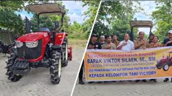 Viktor Silaen Serahkan Bantuan Alsintan Kerjasama Sinergitas Bupati Samosir Vandiko Timotius Gultom, ST