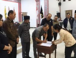 APBD 2025 Disahkan, Plt Bupati Samosir dan DPRD Samosir Teken Persetujuan Bersama