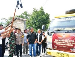 Bupati Samosir Vandiko Berangkatkan Truk Pengangkut Distribusi Logistik Pilkada 2024