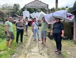 Lewati Sungai dan Medan yang Sulit, Pastikan Logistik Pilkada Aman Sampai Daerah Terpencil