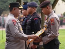 Kapoldasu Beri Penghargaan kepada Briptu Johanes Abdi Negoro Sibarani  Personil Polresta Deli Serdang 