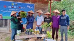 Komunitas Trad Camp USU Lakukan Penanaman Pohon dan Bersih Lingkungan Danau Toba