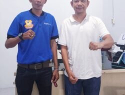 Ramadan Penuh Berkah, Ketua Pewarta Serahkan Sembako di Jumat Barokah