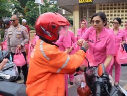 Bhayangkari Cabang Kota Besar Medan Berbagi Takjil di Bulan Ramadhan 1446 Hijriah