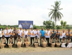 Menteri Imigrasi dan Pemasyarakatan Panen Perdana di Nusakambangan
