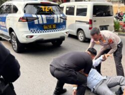 Dirlantas Polda Sumut Aksi Heroik Tolong Korban Kecelakaan di Katamso