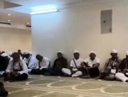 Jemaah Haji Kloter 09,13 dan 16 KNO Laksanakan Sholat Gaib