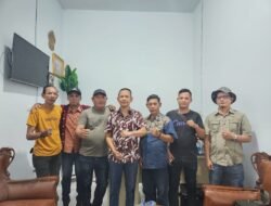 “Jumat Barokah”, Ketua Pewarta Berbagi Sembako dengan Pengurus dan Anggota