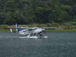Gubernur Sumut dan Bupati Samosir, Uji Coba Penerbangan Perdana Pesawat Amfibi di Danau Toba
