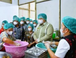 Bupati Samosir Tinjau Pelaksanaan Program Makan Bergizi Gratis di Pangururan