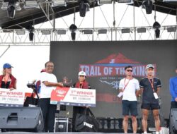 Wakil Bupati Samosir Serahkan Hadiah Trail Of The King 2025, Apresiasi Semangat dan Sportivitas Tinggi