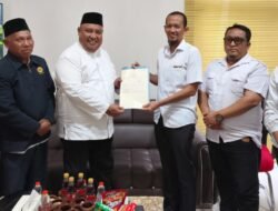 KKP Sibolga Anzar Abidin Nadjpa Serahkam Sertipikat Elektronik Wakaf