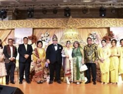 Pererat Silahturahmi, Rektor UMI Medan Hadiri Pernikahan Abang Vandiko Gultom