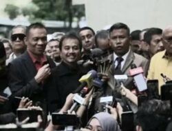 Diperiksa sebagai Tersangka dan Dicecar Ratusan Pertanyaan, Roy Suryo cs Tak Ditahan !