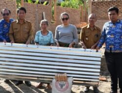 Pemerintah Kabupaten Samosir Bantu Korban Kebakaran Bangun Kembali Rumah