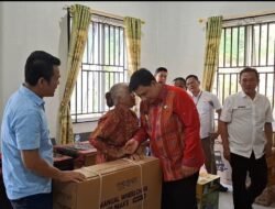 Bupati Samosir Serahkan Bantuan ATENSI untuk Penyandang Disabilitas