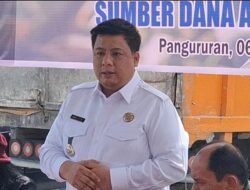 Bupati Samosir Serahkan Bantuan Benih Jagung Hibrida kepada Petani