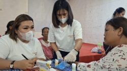 Bakti Sosial Pengobatan Gratis Menyambut Hari Natal, dr. Naomi Malau dan Tim Berbagi Kasih kepada Lansia