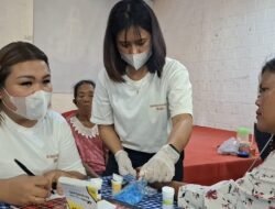 Bakti Sosial Pengobatan Gratis Menyambut Hari Natal, dr. Naomi Malau dan Tim Berbagi Kasih kepada Lansia