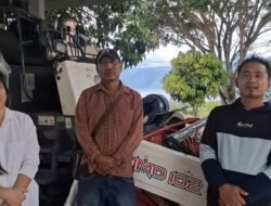 Penyerahan Combine Harvester Besar untuk Kelompok Tani Miduk