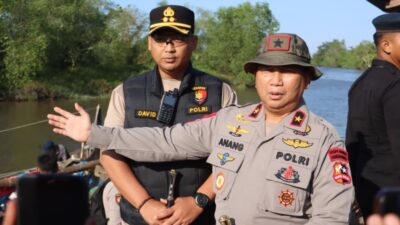 Polres Langkat Distribusikan Bantuan Sosial dari Kapolda Sumut untuk Korban Banjir