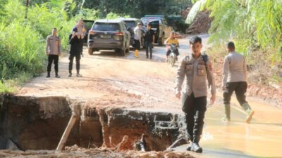Akses Tarutung–Sibolga Mulai Terbuka, Polda Sumut Turun Percepat Pemulihan Pasca Longsor
