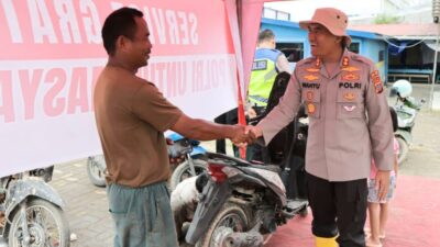 Kapolres Tapteng Layani Service Motor Gratis untuk Warga Terdampak
