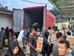 Polres Langkat Salurkan Bantuan Sosial Pascabencana Banjir di Desa Paya Bengkuang