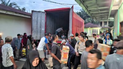 Polres Langkat Salurkan Bantuan Sosial Pascabencana Banjir di Desa Paya Bengkuang