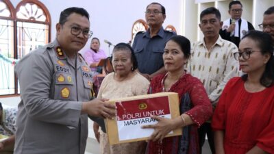 Keluarga Besar Polres Sibolga Natal Bersama Masyarakat, Bagikan Paket Polri 