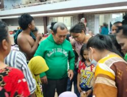 Tinjau Pengungsi di Tapteng, Gandi Parapat Terharu